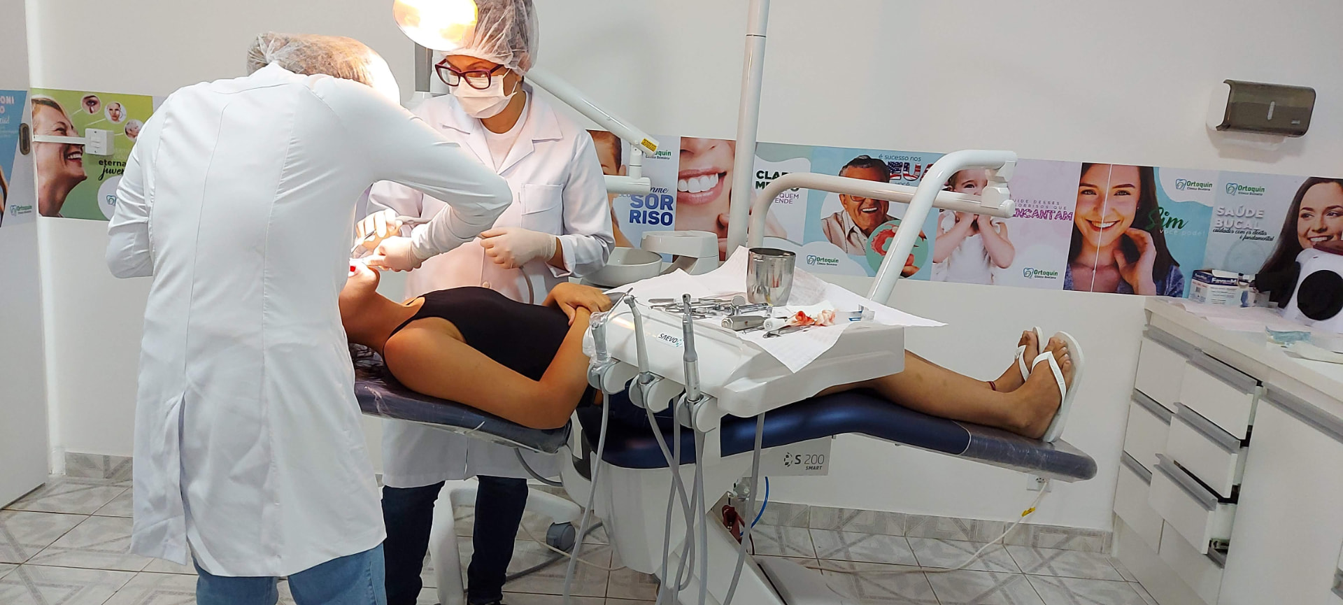 Equipe da Ortoquin em atendimento no consultório