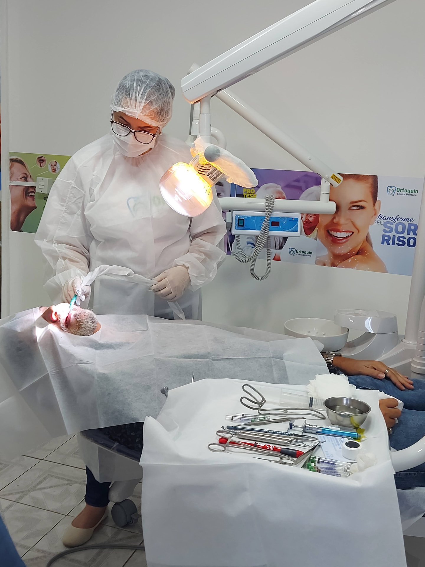 Dentista da Ortoquin em atendimento